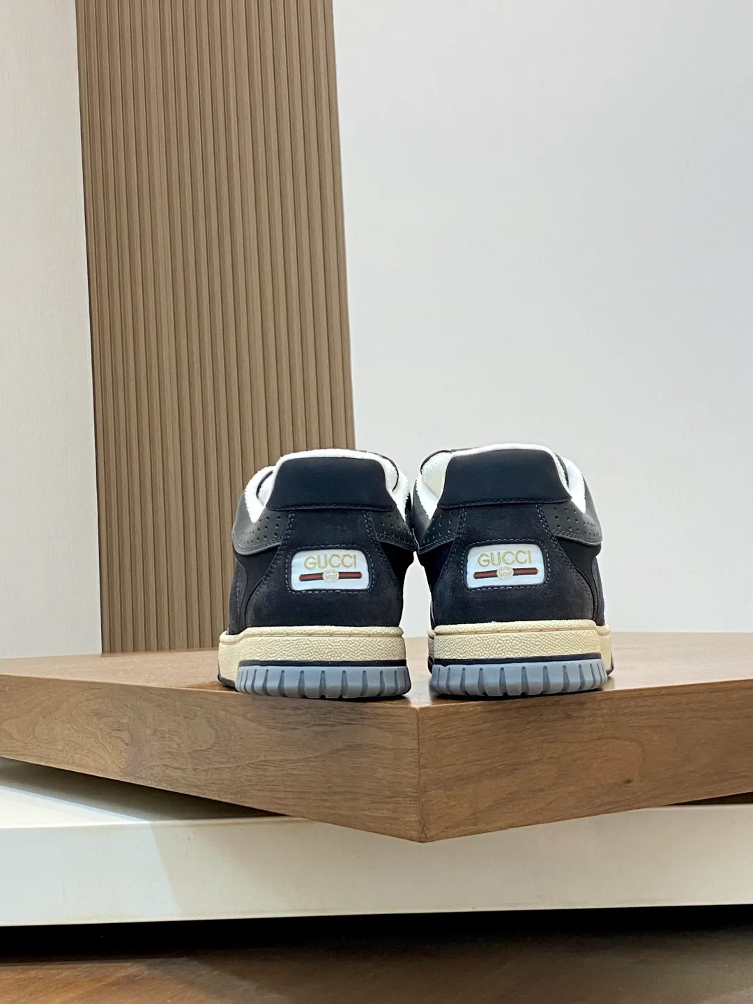 Men's Shoes 💰660 𝐆𝐮𝐜𝐜𝐢 𝐑𝐞-𝐖𝐞𝐛 As the first sneaker created by Sabato De Sarno for Gucci, the Re-Web series reinterprets the brand's classic stripes and sets off the modern silhouette design with bold and unique details. These shoes are crafted from white leather. This new sneaker is ingeniously decorated with many of the brand's classic details, and is equipped with a bright red and green webbing tongue, which will make people fall in love at first sight. White leather treated with a special process for softness and luster, with an embossed grainy texture. Script Gucci logo and interlocking G web label with Interlocking G and script Gucci logo. Rubber outsole with interlocking G detail eyelets. Web tongue. Size: 39-44 (customized for sizes 38 and 45)